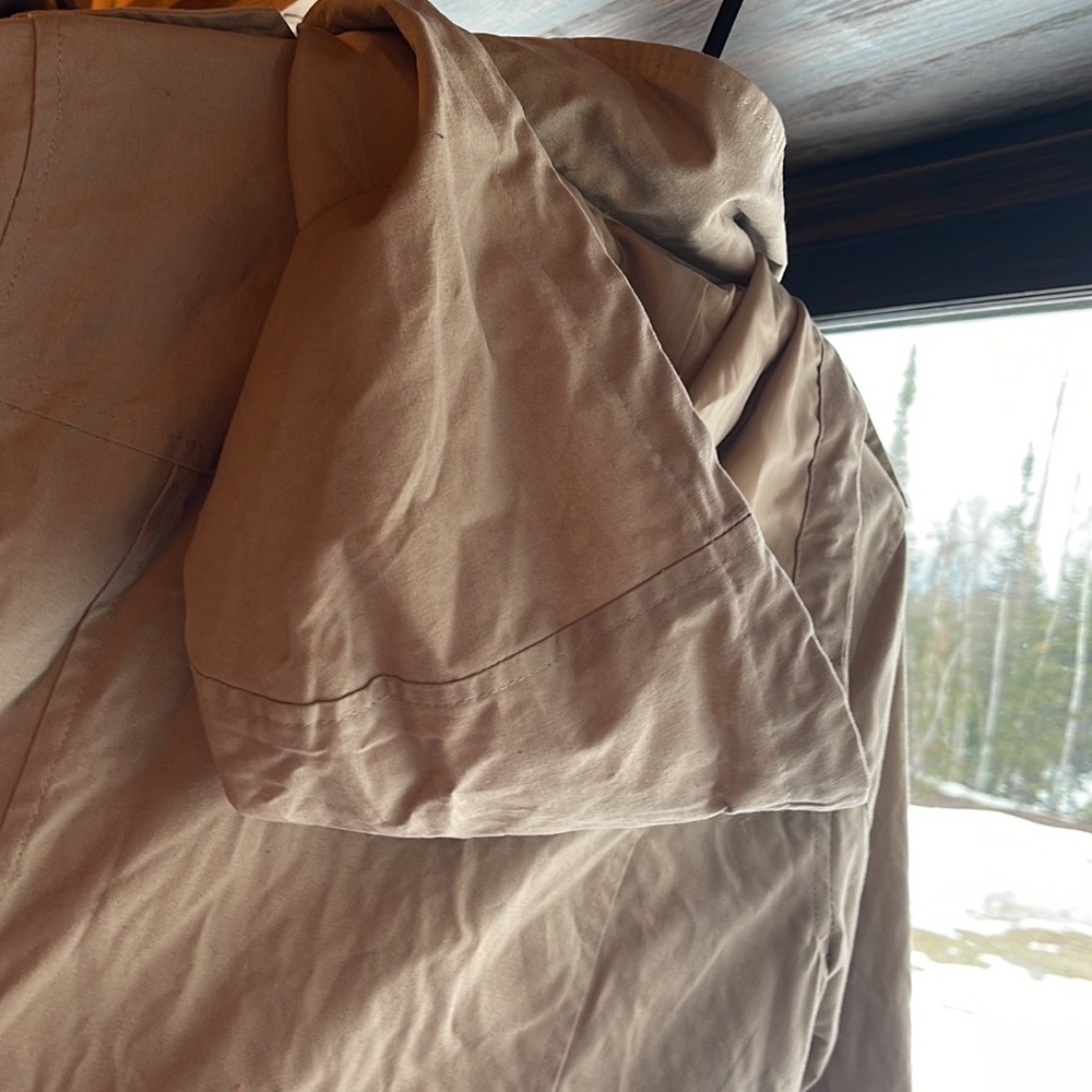 Hooded light jacket in new condition